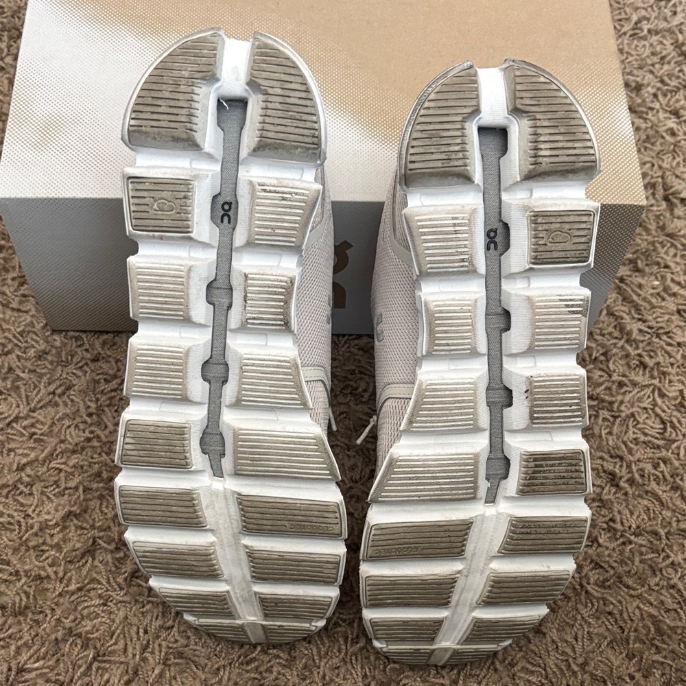 On Running Women's Cloud Sneakers in Light Pink / Cream - Picture 6 of 9